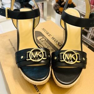 BRAND NEW Michael Kors Wedge shoe⚠️
